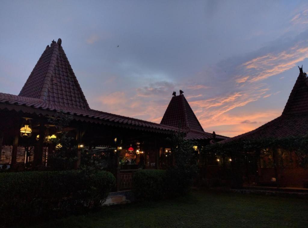 Joglo Ayem Tentrem Prambanan Buitenkant foto