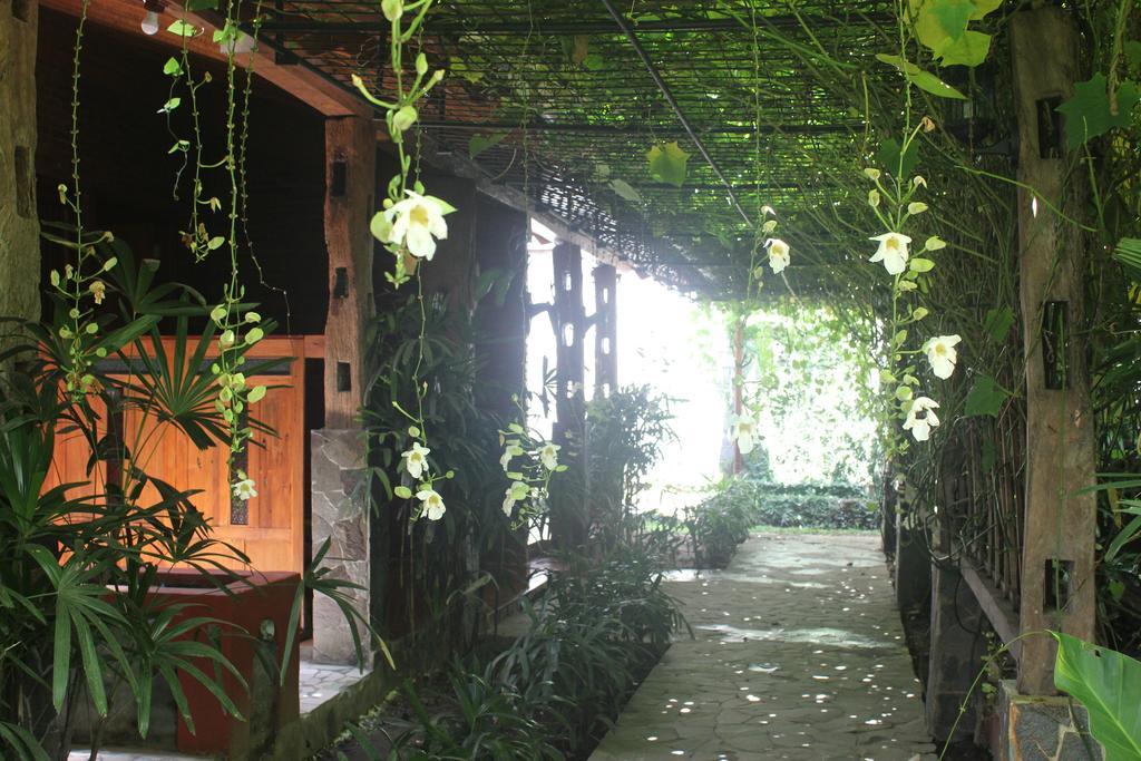 Joglo Ayem Tentrem Prambanan Buitenkant foto